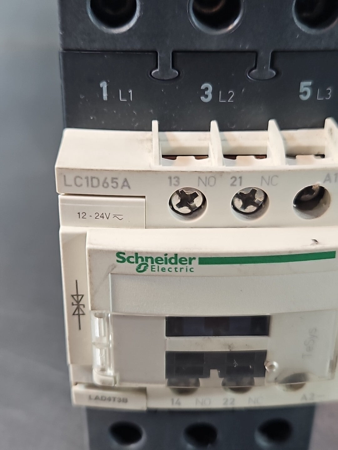 Schneider LC1D65A Coil Contactor 80A                                    (BIN444)