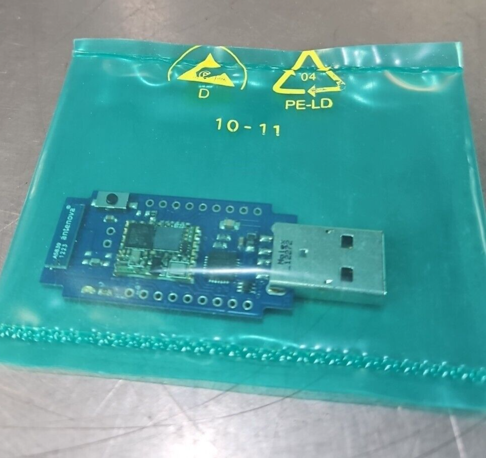 STEVAL - SPBT2ATV3 USB dongle for the Bluetooth                          loc3C12