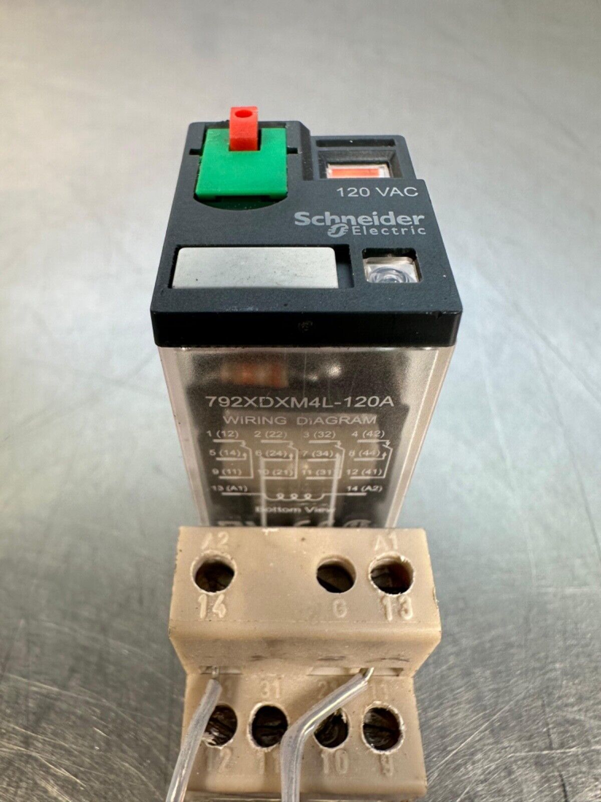 Schneider Relay 792XDXM4L-120A / 700-HN-103 Ser. A Base (4C-27)
