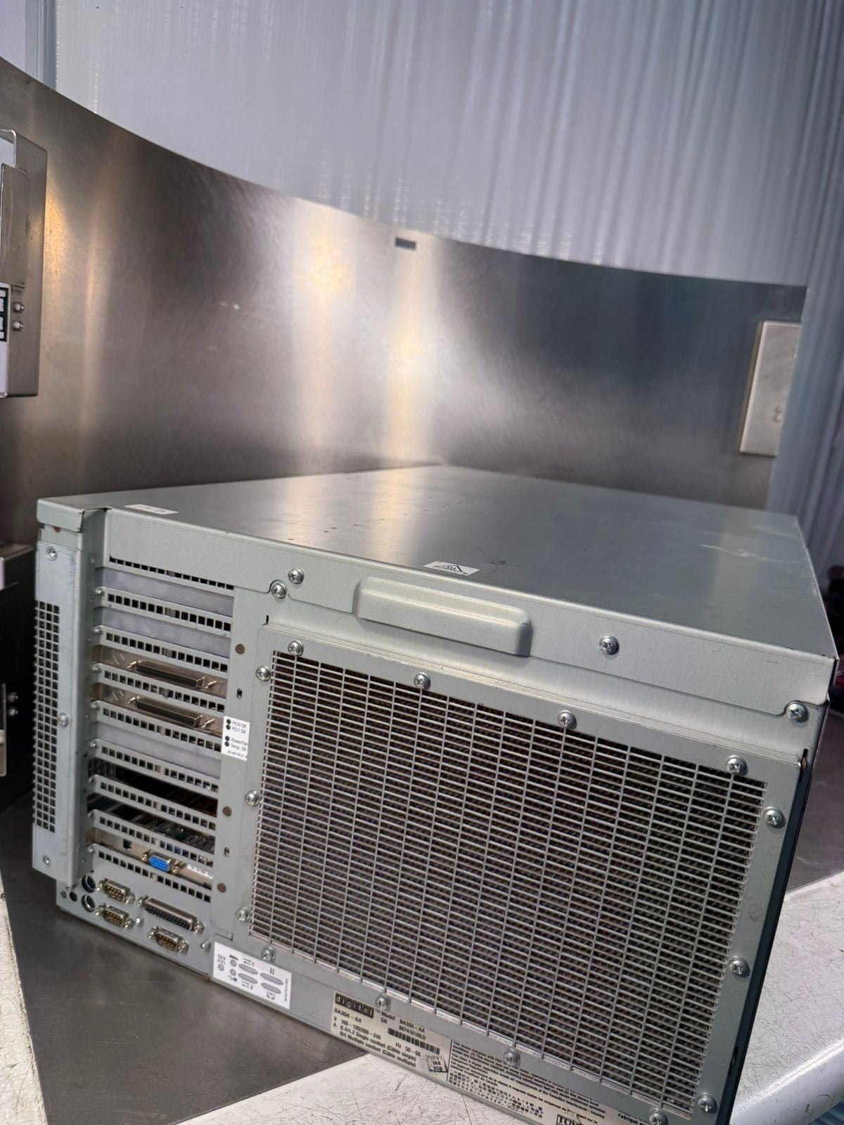 Digital Alpha Server ASVR 4100 BA30A-AA              (12.6.1)