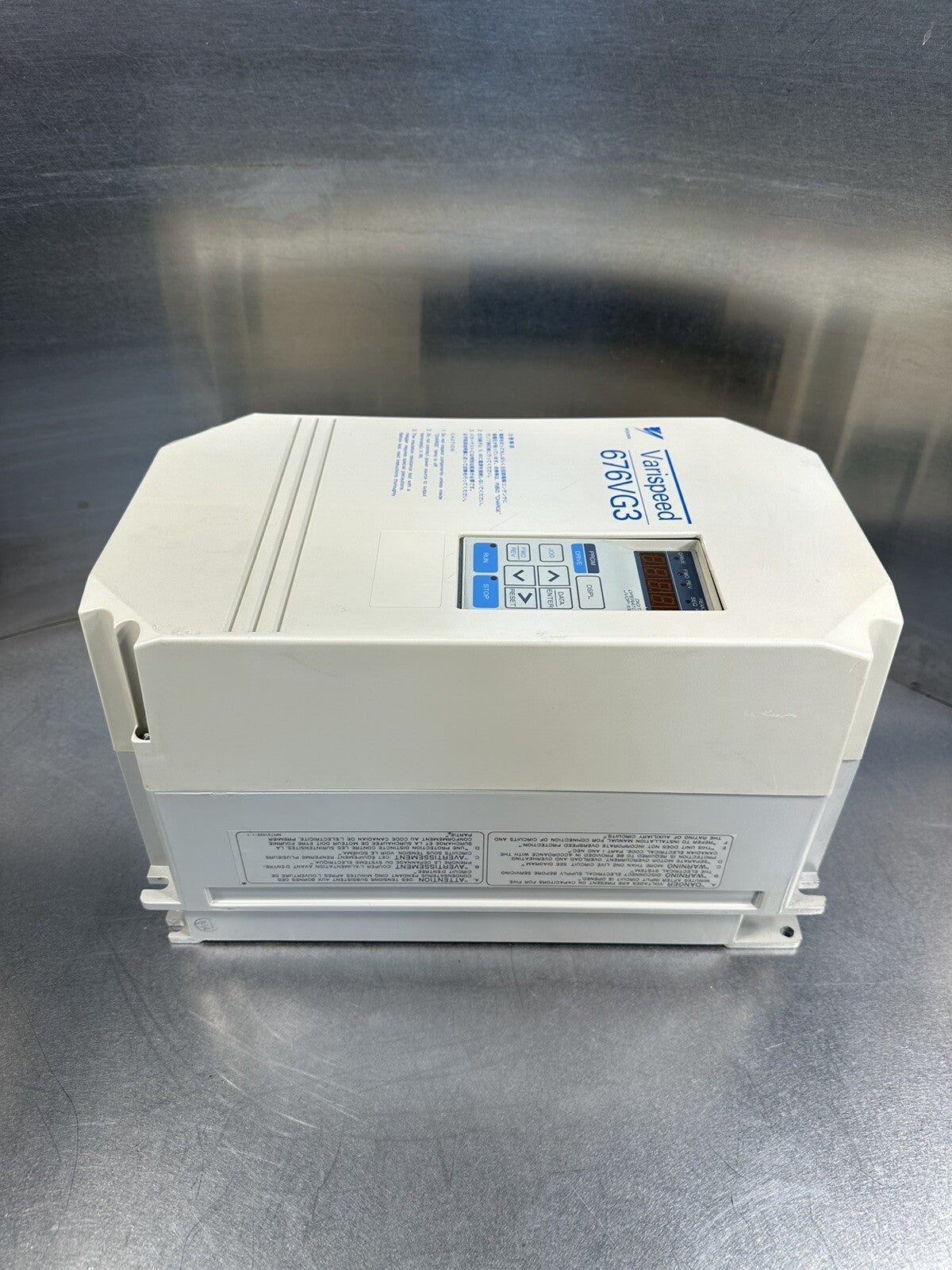 YASKAWA 676VG3  - CIMR-VGU40P7 frequency converter operation.  (Bin 1.1.3)