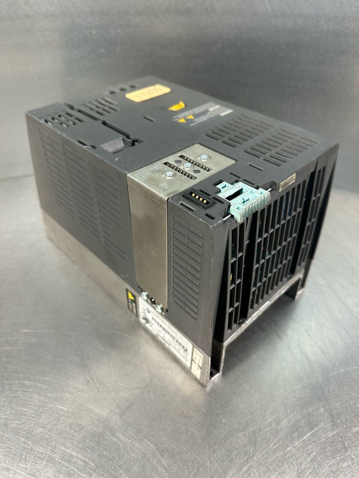 Siemens 6SL3224-0BE22-2AA0 Ver. D02 Sinamics PM240                  (8.3.1)
