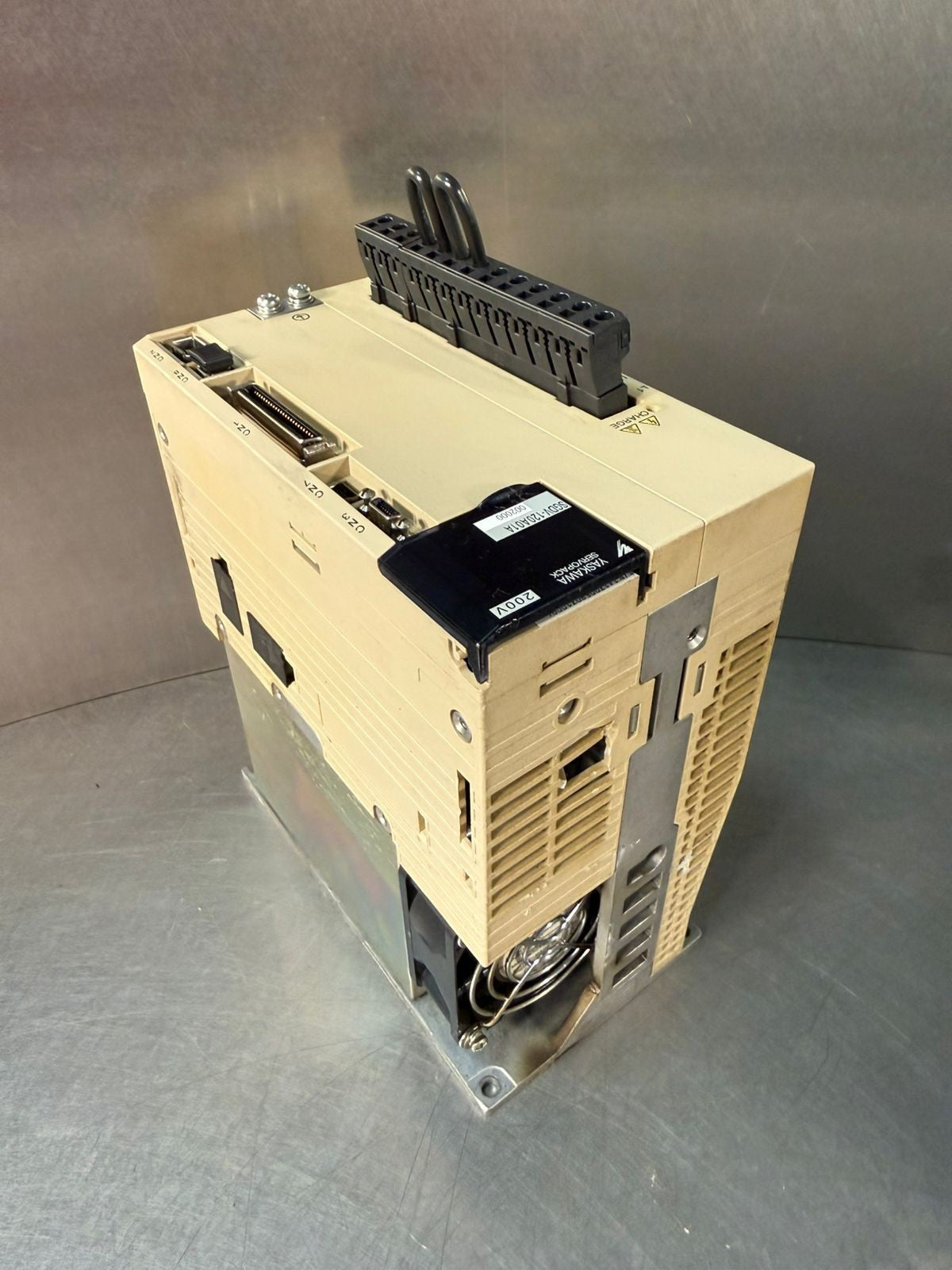 Yaskawa SGDV-120A01A002000 Servo Pack 3 Phase                     (1.5.4)