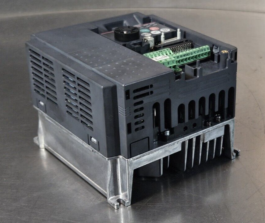 Mitsubishi FR-E740-026-NA Inverter 2.6 A 3 PH 380-480V                  (BIN632)