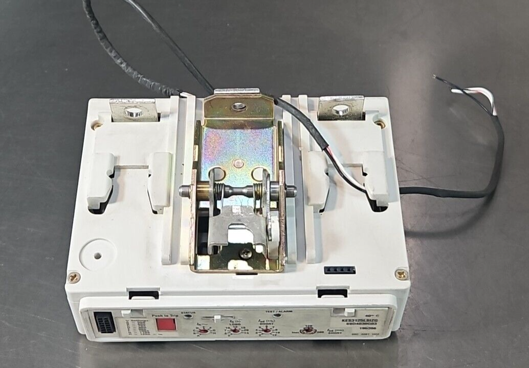 Cutler Hammer Eaton KES3125LSIZG 69D4030G03 Circuit Breaker 125A 3P      loc4C14