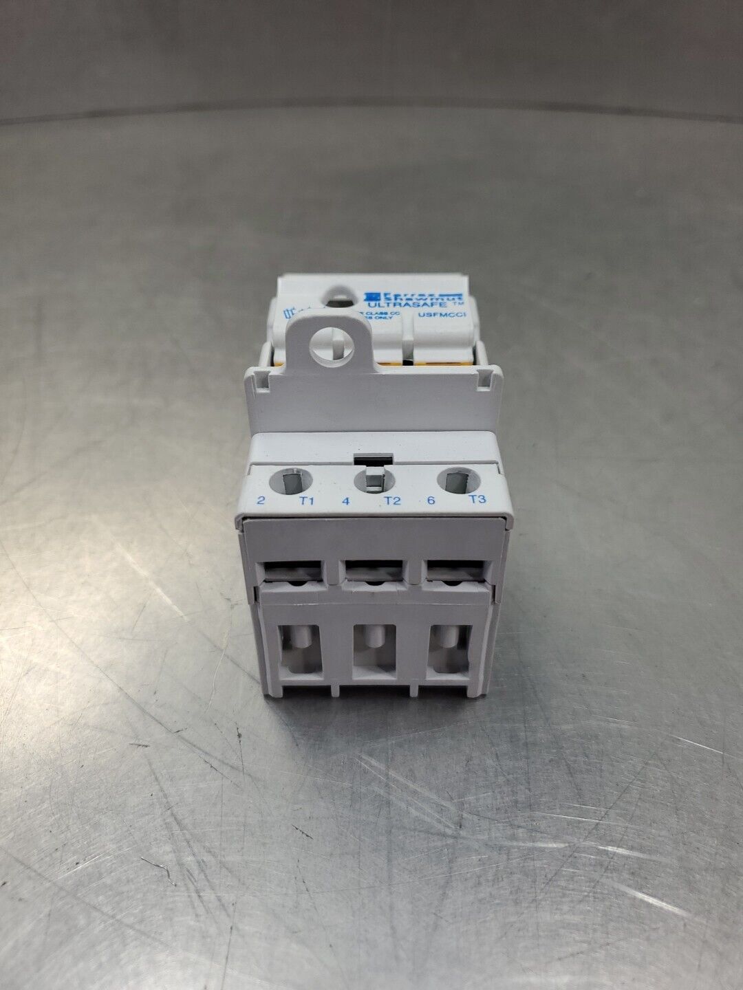 FERRAZ SHAMUT UltraSafe USFMCCI 30AMP 600V 3-FUSE Block.                   4D-36