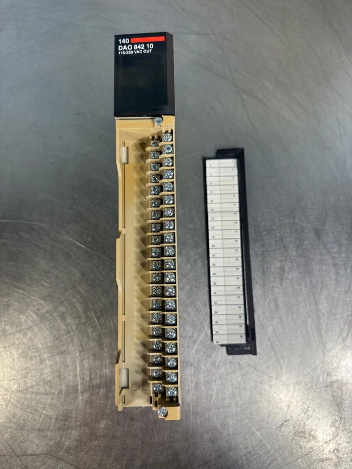 Schneider - 140 DAO84210 Output Module, 115-230VAC, (3B-29)