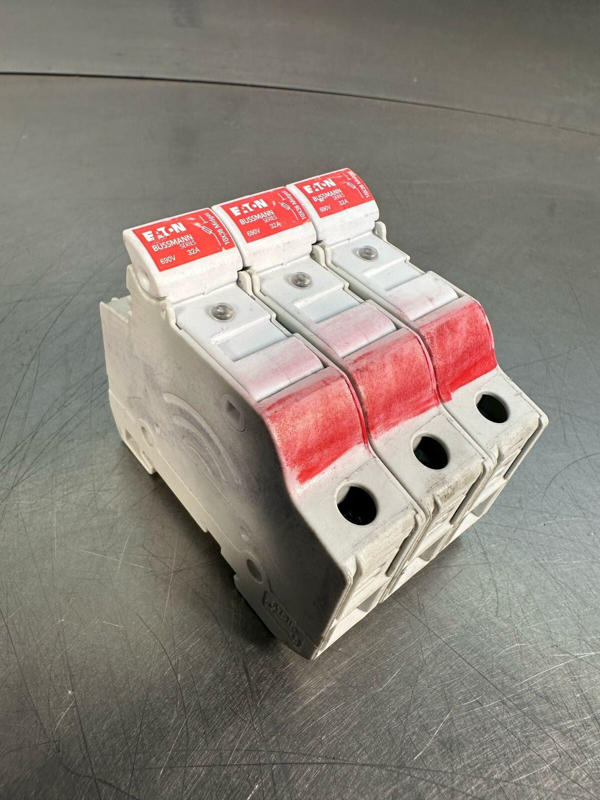 Eaton Bussmann CHM 32A 600V 3 Poles Fuse Holder CHM32A W/ fuse FNQ-8 (7.3.3)