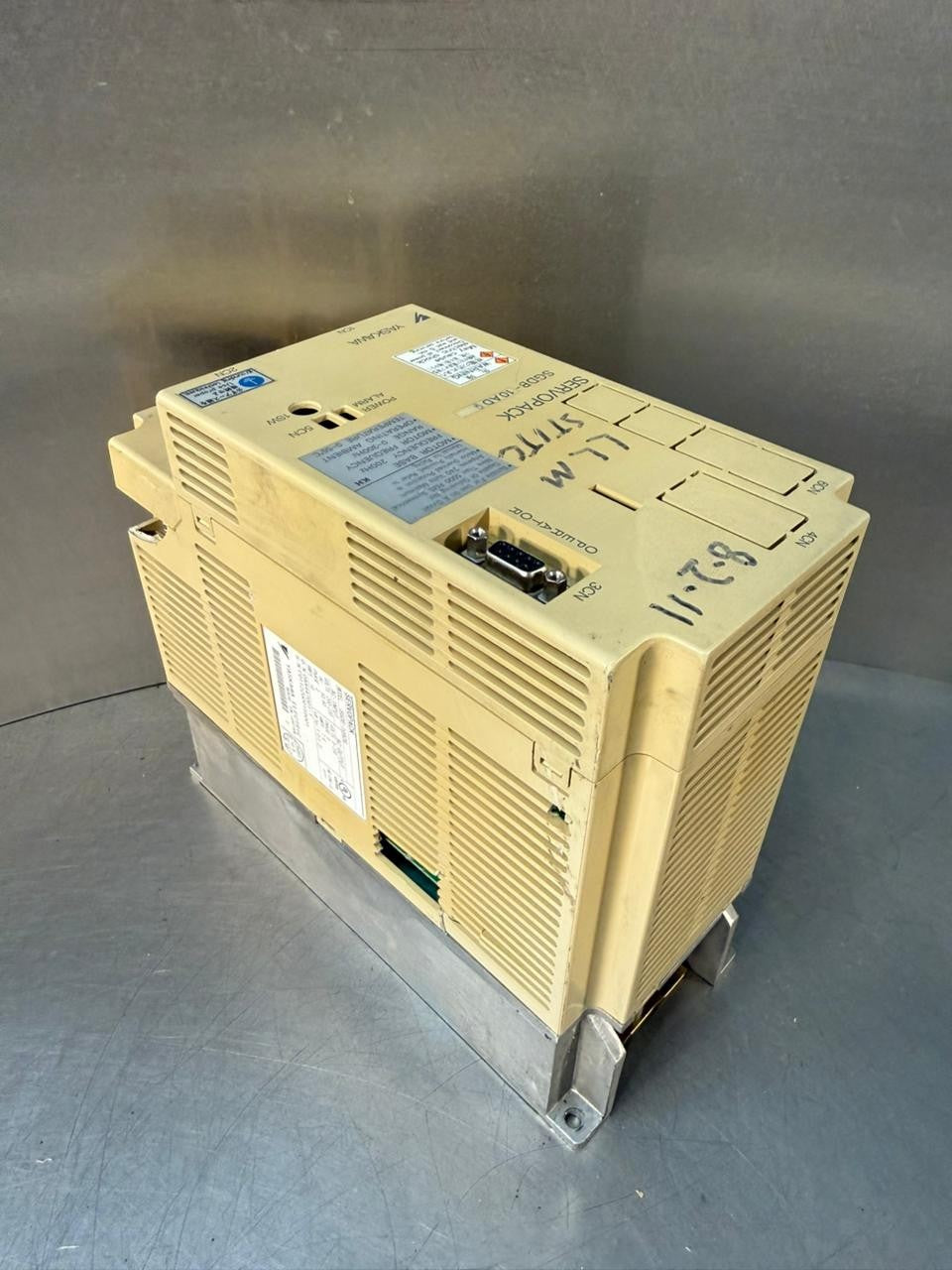 Yaskawa Servopack SGDB-10ADG 50/60Hz 3Ph                           (1.2.4)