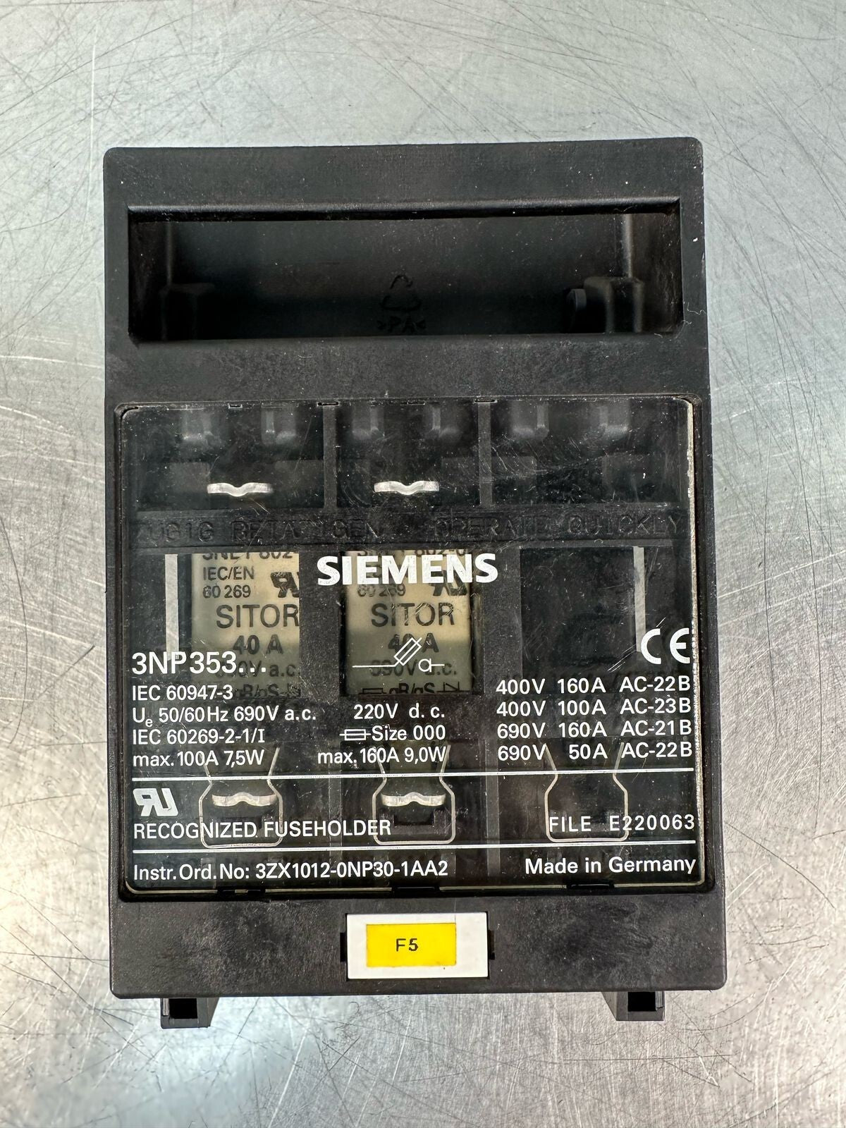 Siemens 3NP353 3ZX1012-0NP30—1AA2 Disconnect Fuse + 2 units x 40A  (7.4.5)
