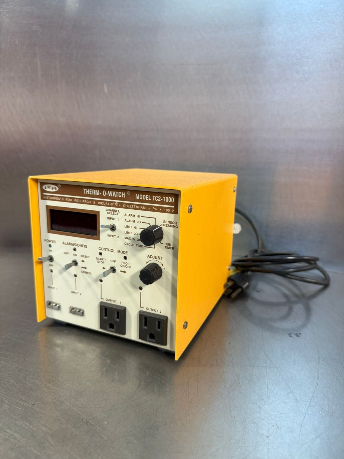 I2r Therm-O-Watch TC2-1000 Temperature Controller Inp. 115V/60Hz   (6.2.1)