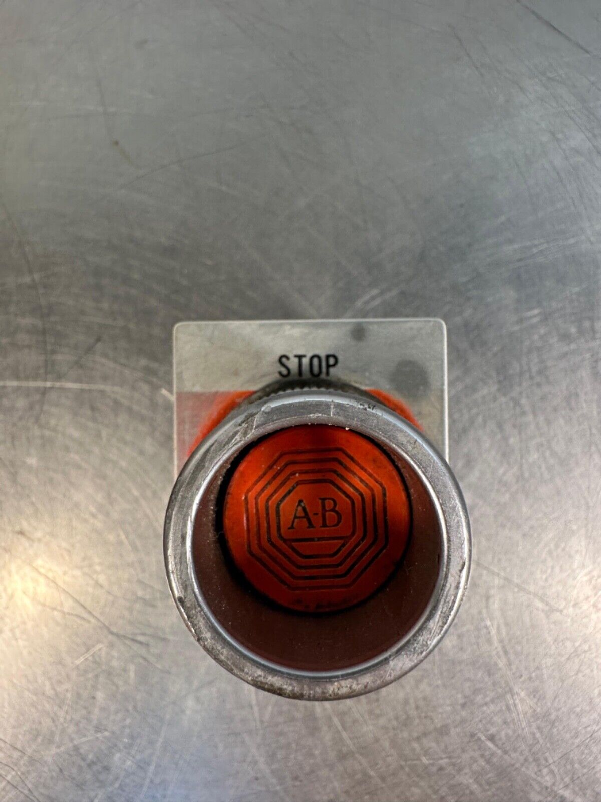 Ma-856 Allen Bradley - Red  Pushbutton 800T-B6 Ser. N (4c-40)