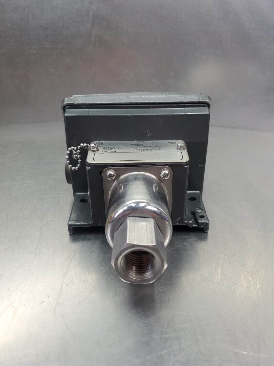 United Electric Controls S156B Type H115 Pressure Switch, 10-100psi.       6E-18