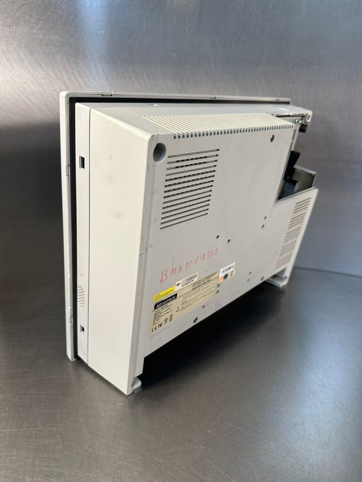 Advantech PPC-L158T-R90-AXE 100-240Vac- 50/60Hz 2-1A               (9.5.1)