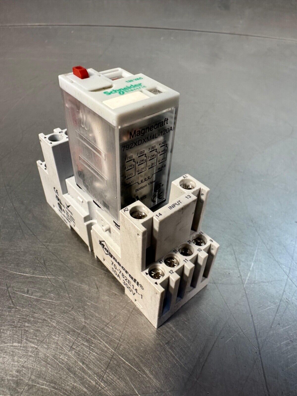 Schneider 792XDXMAL-120A + Base 70-782E14-1 (4D-25)