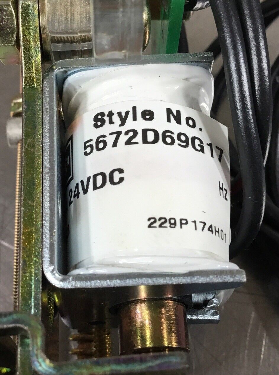 Cutler-Hammer  5672D69G17  MA UVR  24VDC  Hand Reset        4C-28