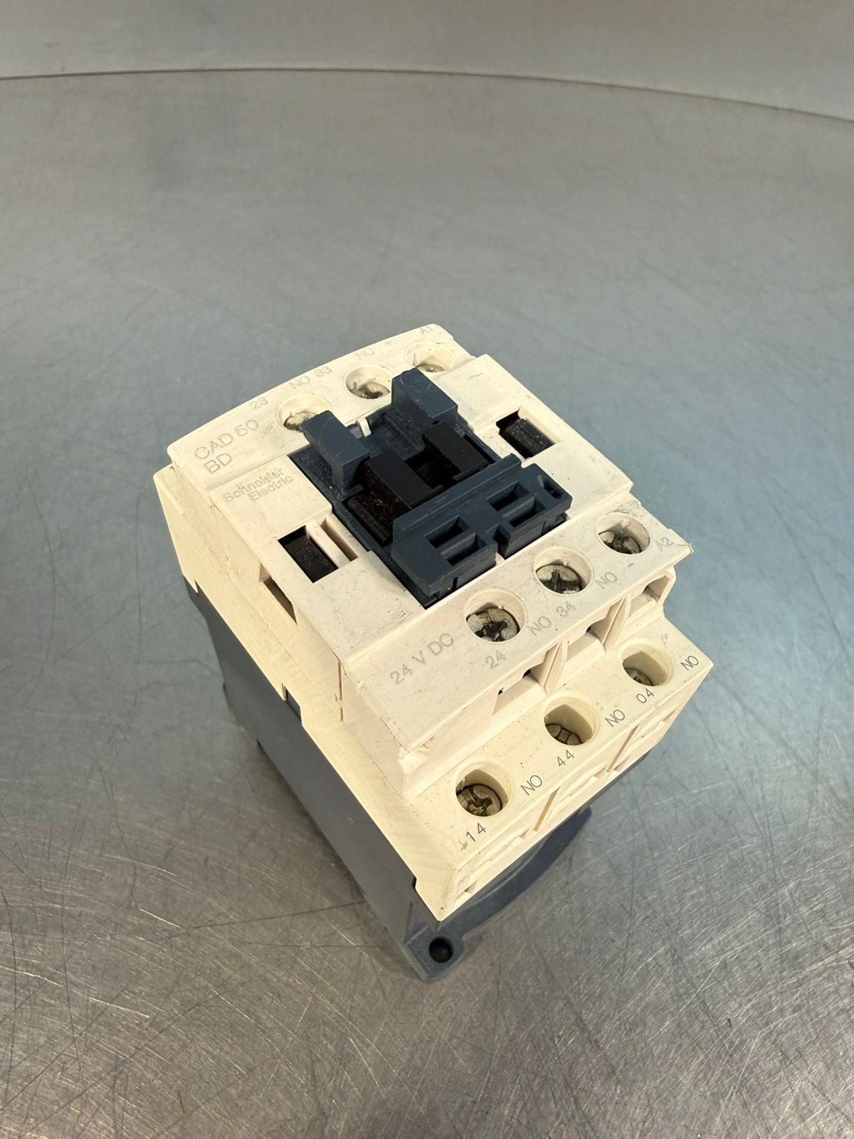 Schneider CAD50BD Contactor CAD-50-BD                              (4.1.3)