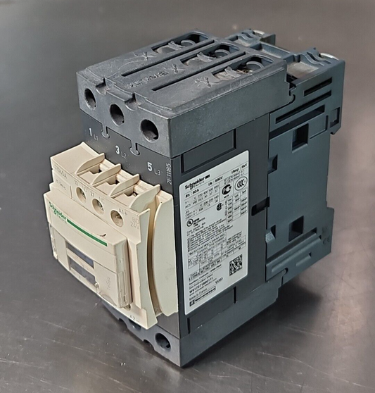 Schneider LC1D65A Coil Contactor 80A                                    (BIN444)