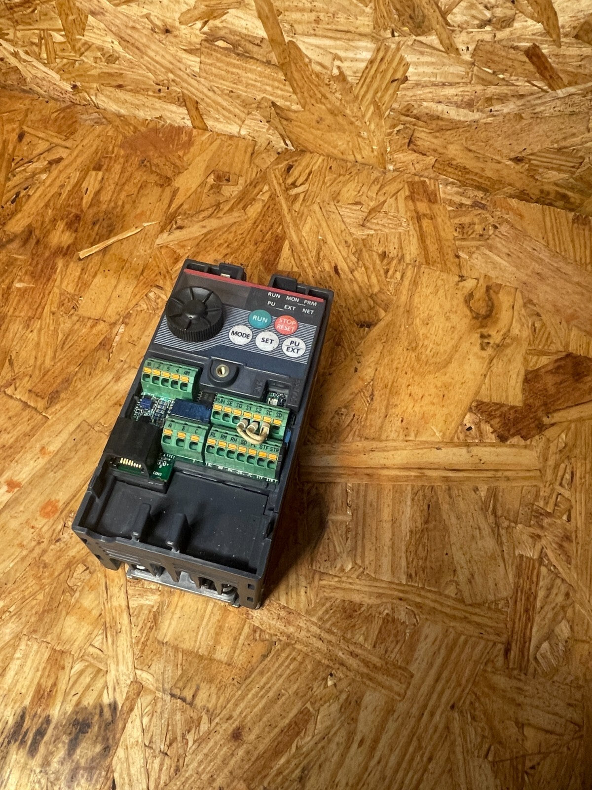 Mitsubishi Elec FR-D700 FR-D720-008-NA 3-Phase 100W Variable Frequency Drive @1E