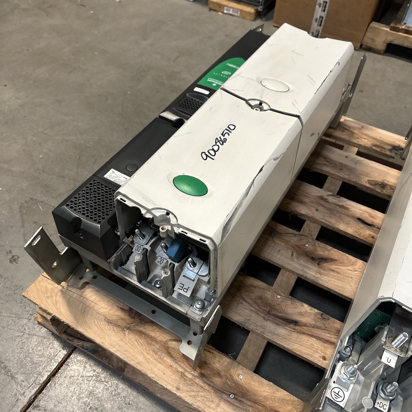 SPMD1404 Emerson Control Techniques VFD, 160/200kW, O/P 0-480V, 290/350A (7.6.2)