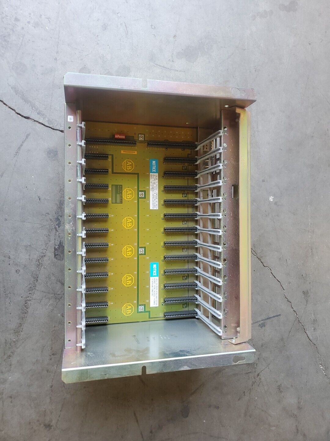 ALLEN-BRADLEY 1771-A3B Ser B 12-SLOT I/O CHASSIS.                          3A-36