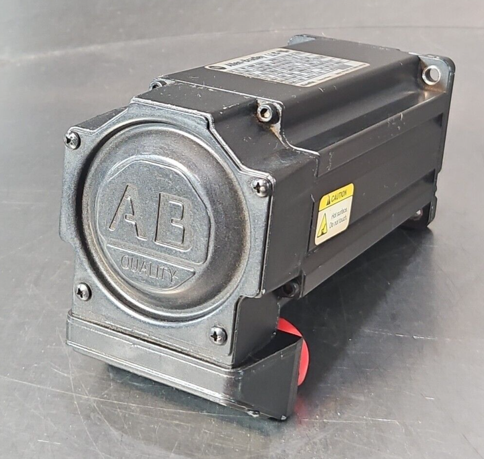Allen Bradley MPL-A330P-SJ24AA Ser A  Servo Motor                       (BIN143)