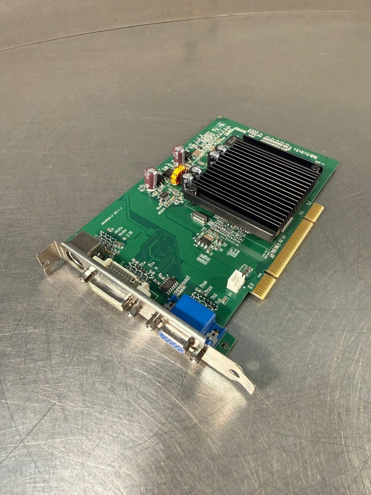 Nvidia NV62PD28-LF ver: 1.3 512-P1-N402-LR                         (5.4.3)