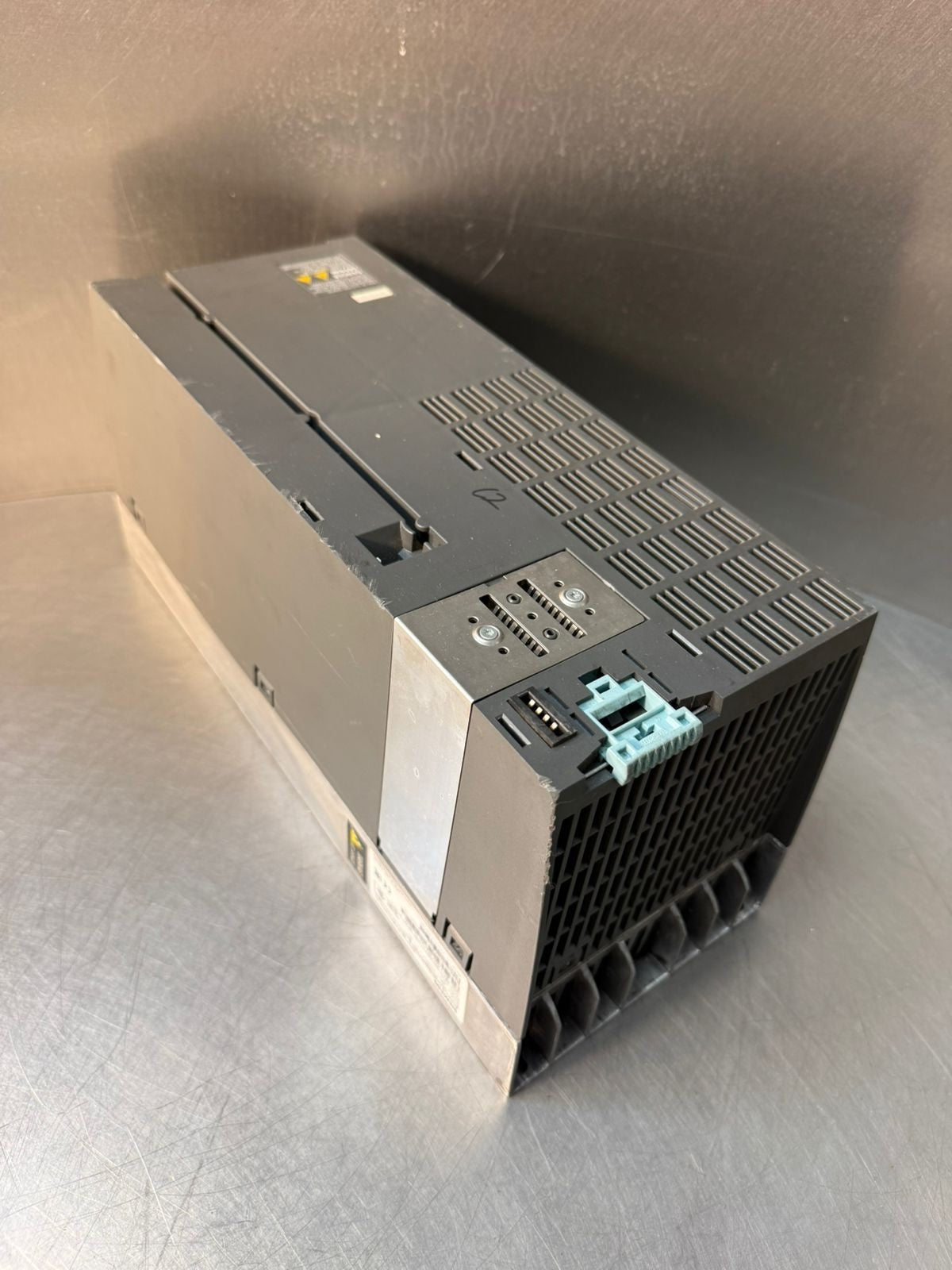 Siemens 6SL3210-1PC22-8UL0 Ver. 04 Sinamics Power Mod. 240-2      (10.4.4)