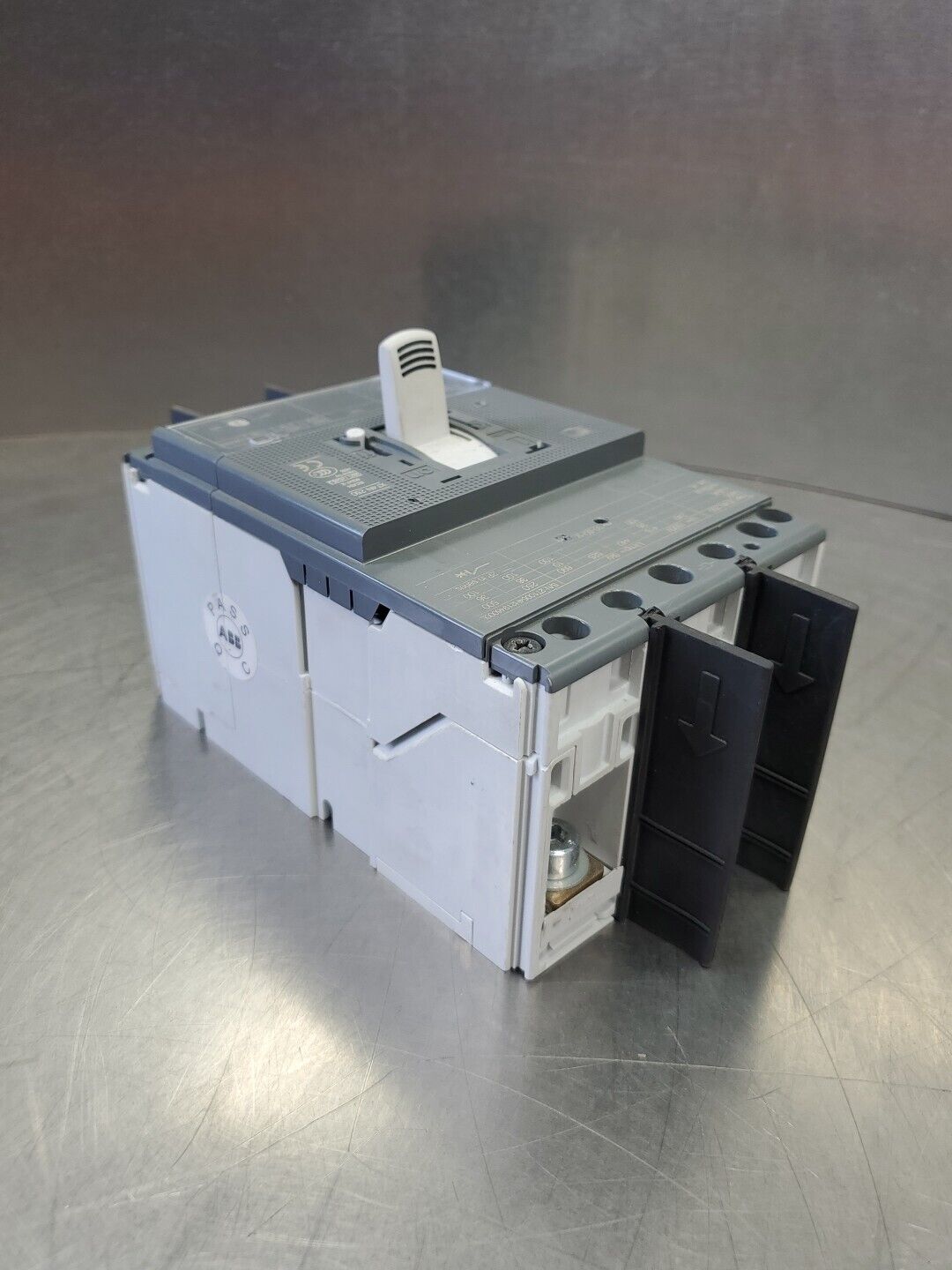 ABB XT4N 250 Molded Case Circuit Breaker, 3P, 250Amp, 480VAC.               4D-4