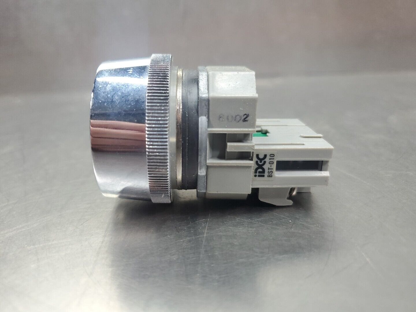 Idec BST-010 Green Plunger Switch.                                         4E-36