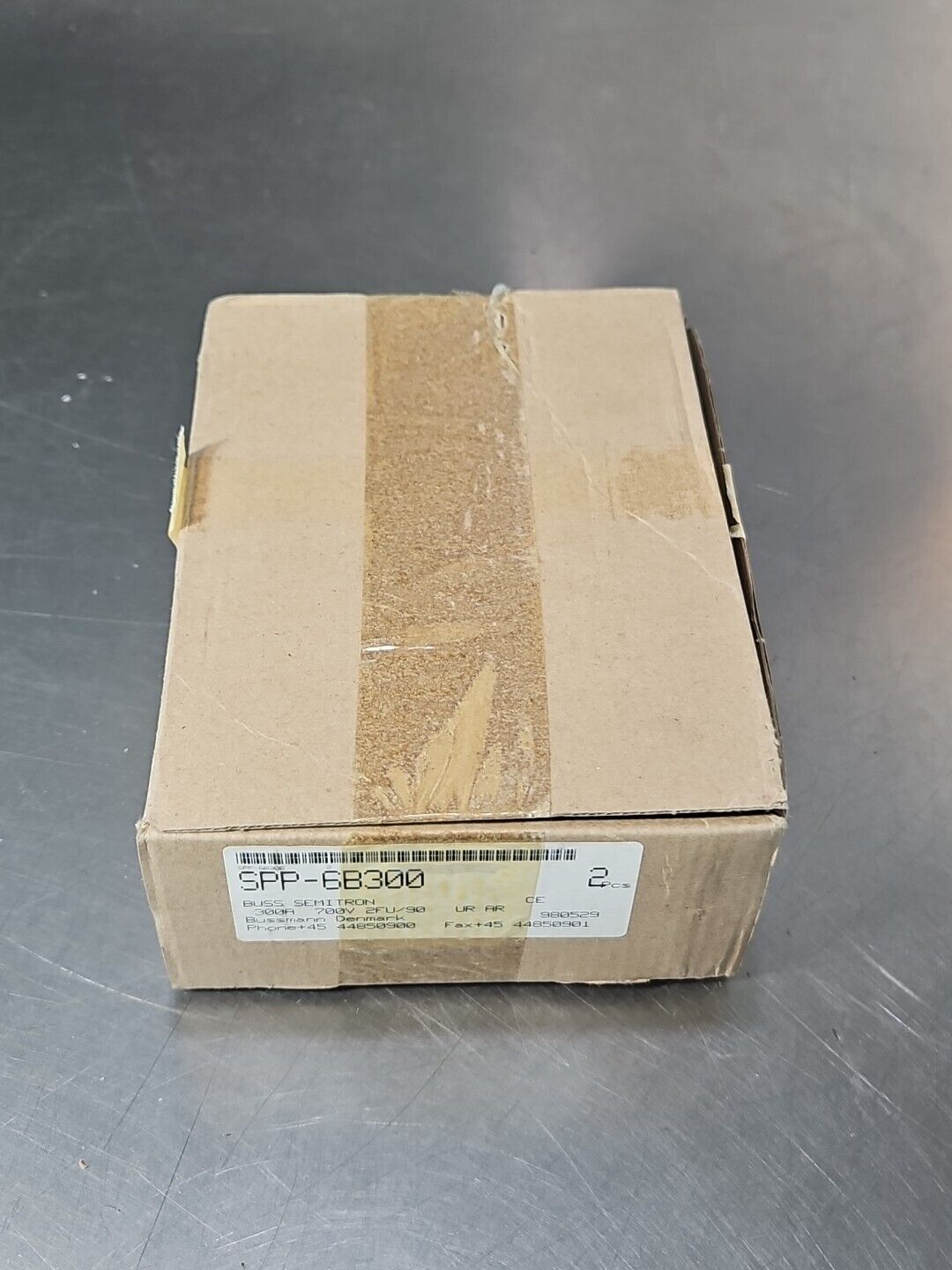 Bussmann SPP-6B300 Fuse 300A 700V box w/2                  Loc4D26