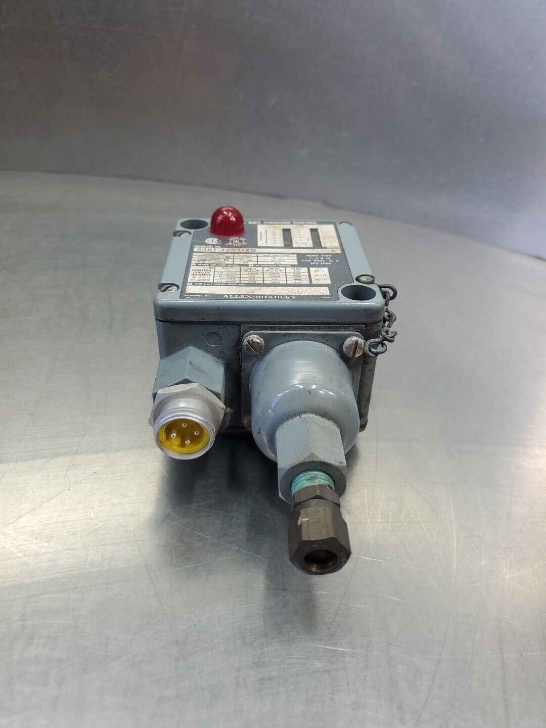 Allen-Bradley 836T-T253JX9 Ser A Bulletin 836T Pressure Switch.             6E-2