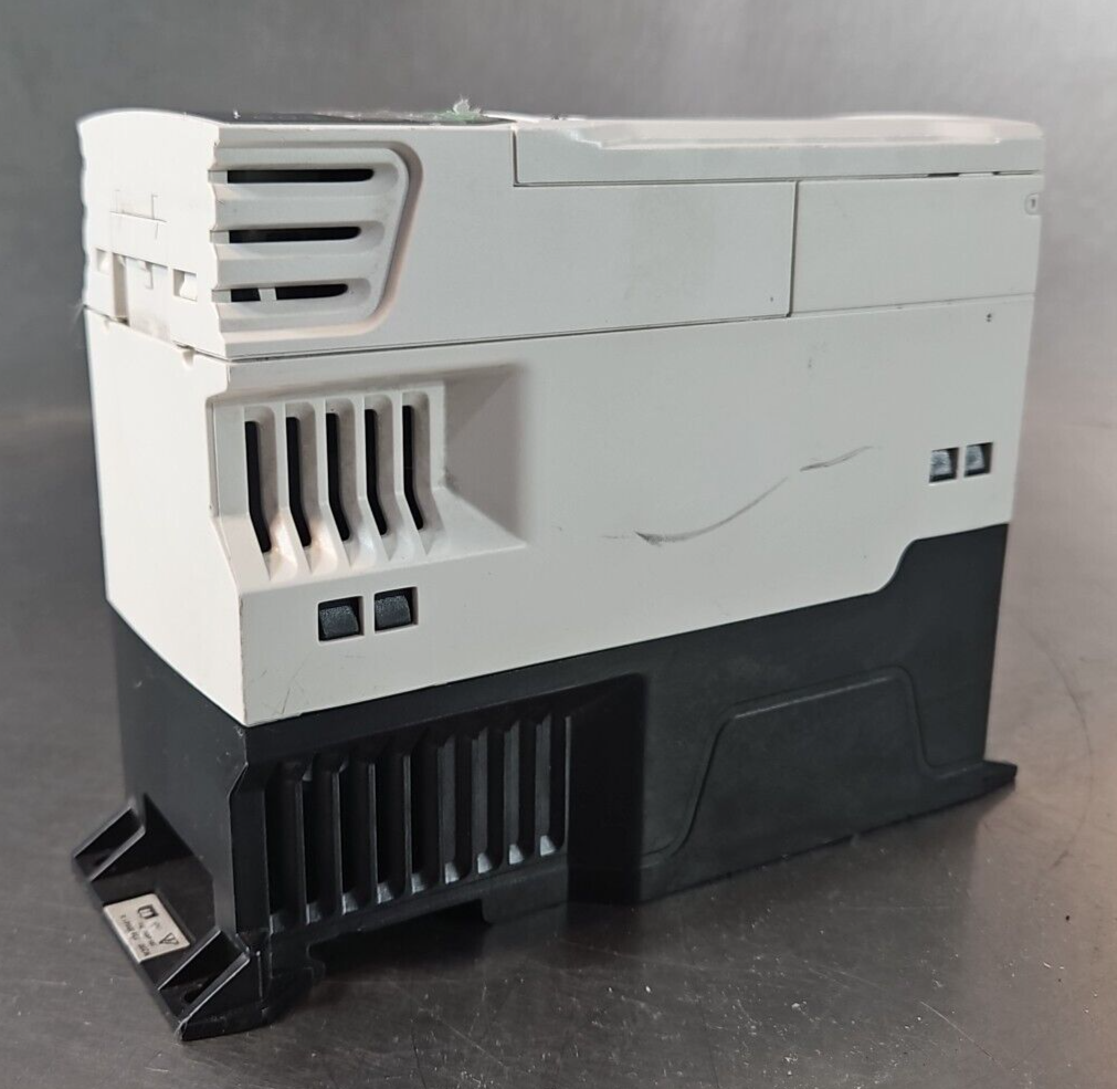 Emerson Control Tecniques M200-02400041A 2hp Unidrive M200              (BIN631)