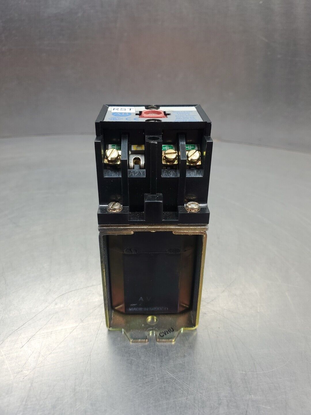 Allen Bradley 700DC-P300Z24 Ser A DC Control Relay.                        4C-13