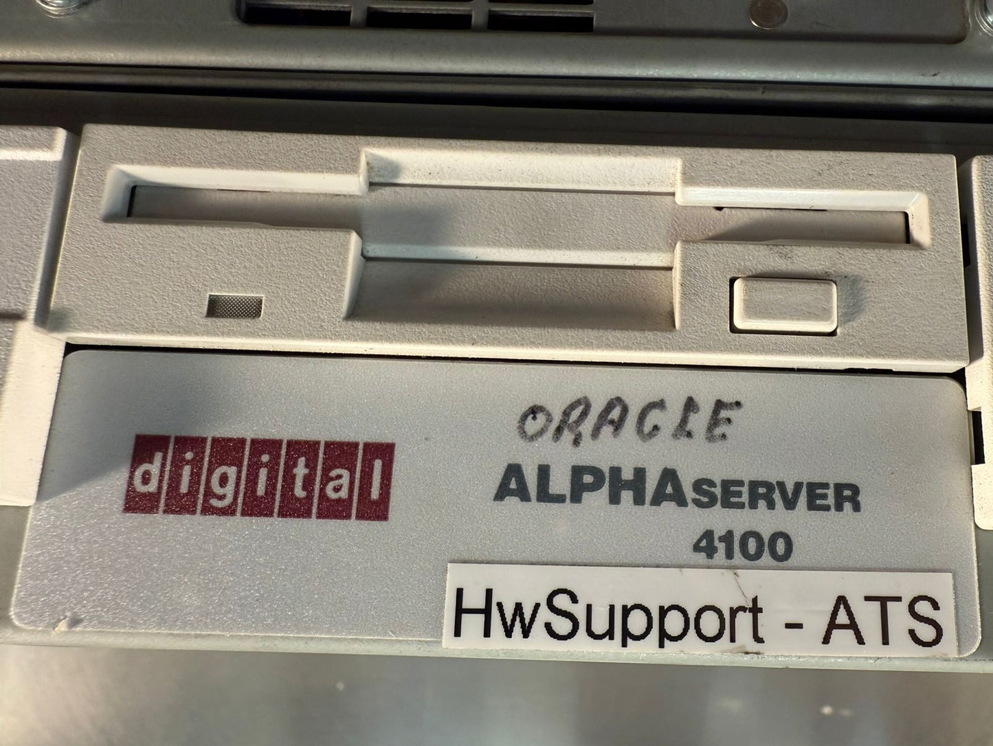 Digital Alpha Server 4100       BA30A-AA                     (12.6.4)
