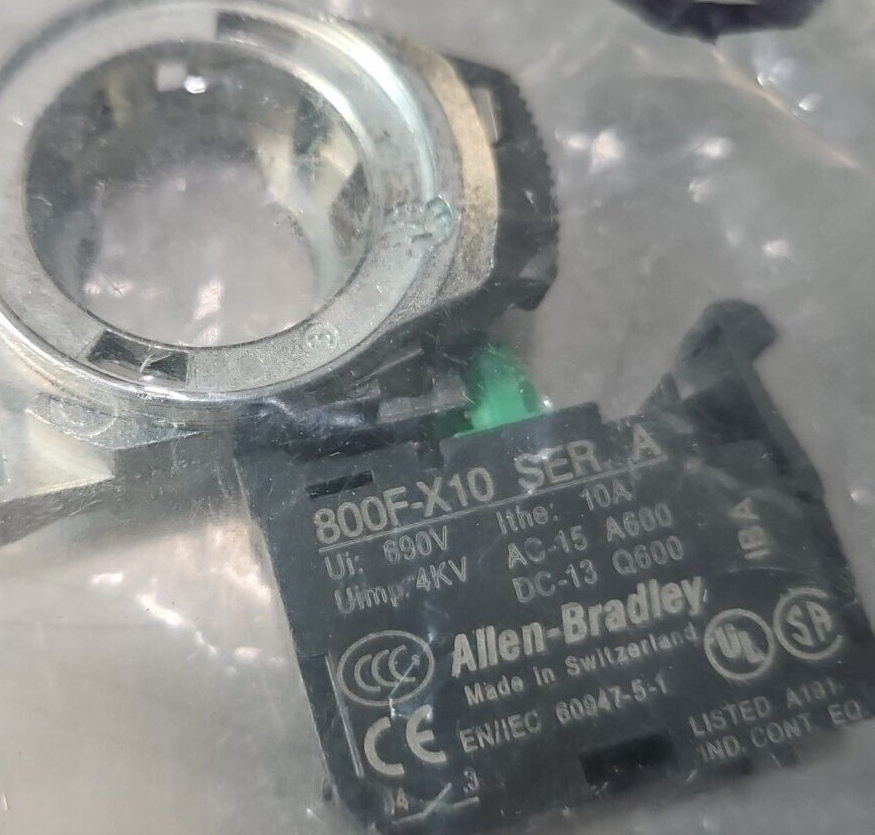 Allen Bradley 800FM-F3MX10 SerA Green Flush Non-Illuminated Push Button (BIN424)