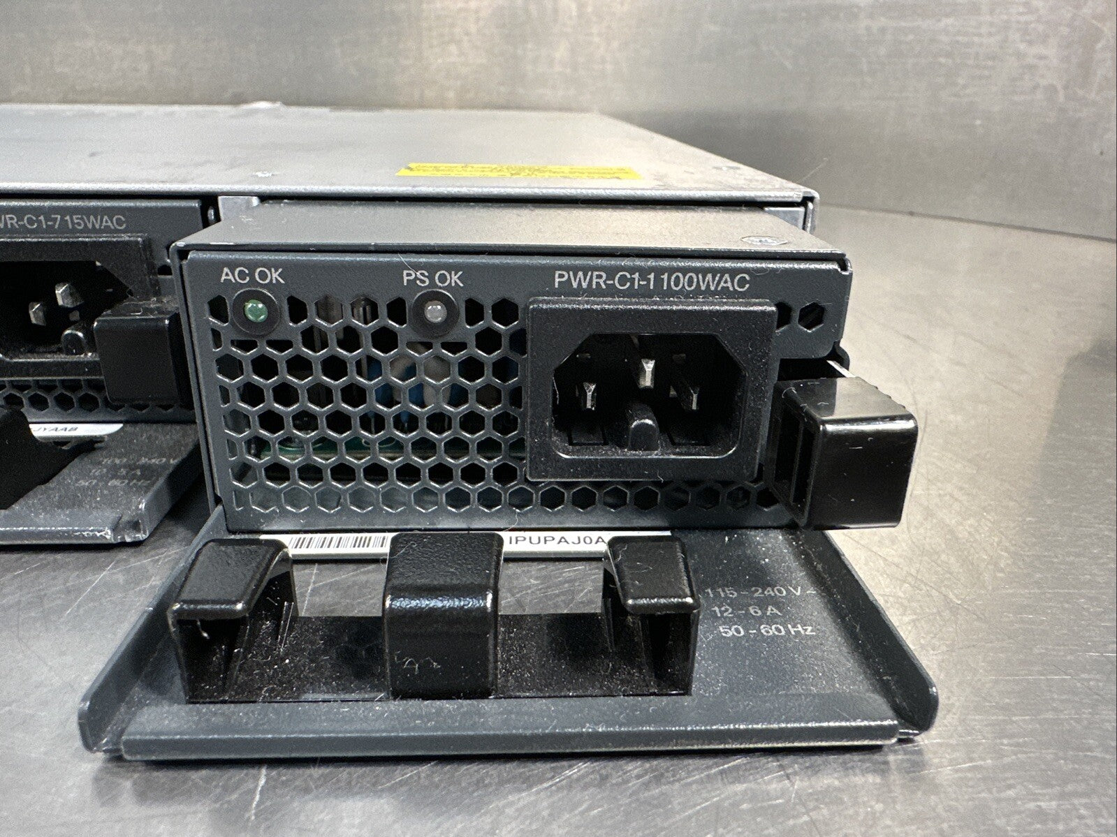 Cisco Catalyst WS-C3850-48P-S Switch 48 Port Gigabit PoE+715W Sing PW (5.2.1)