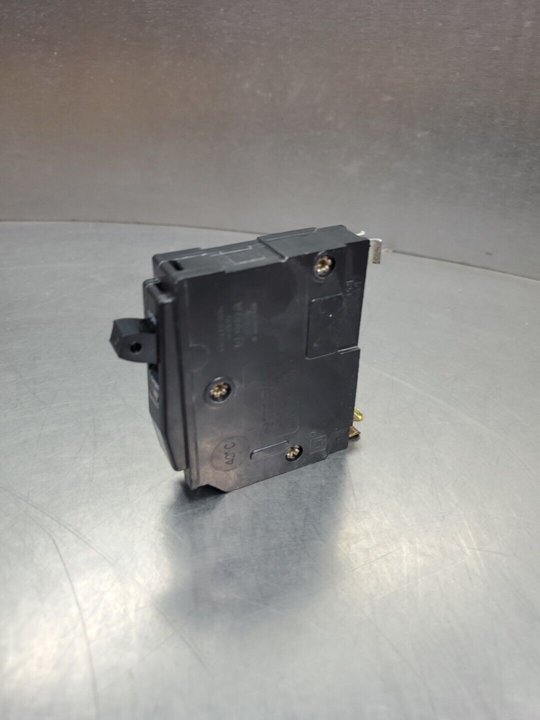 Square D QO115 15A 1-Pole Plug-on Circuit Breaker.                         4B-38