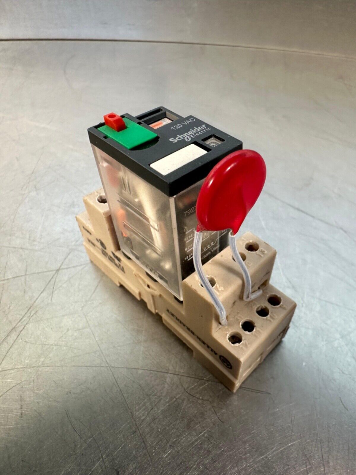 Schneider Relay 792XDXM4L-120A / 700-HN-103 Ser. A Base (4C-27)