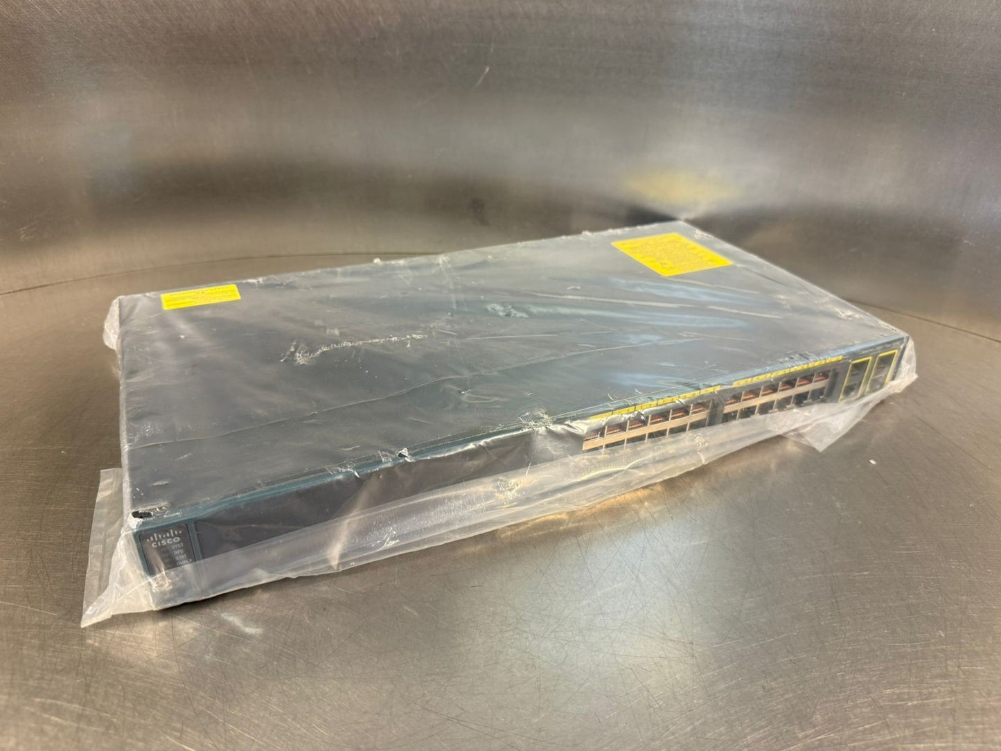 Cisco Catalyst WS-C2960+24TC-L  100-240V   24-Ports Switch        (12.5.5)