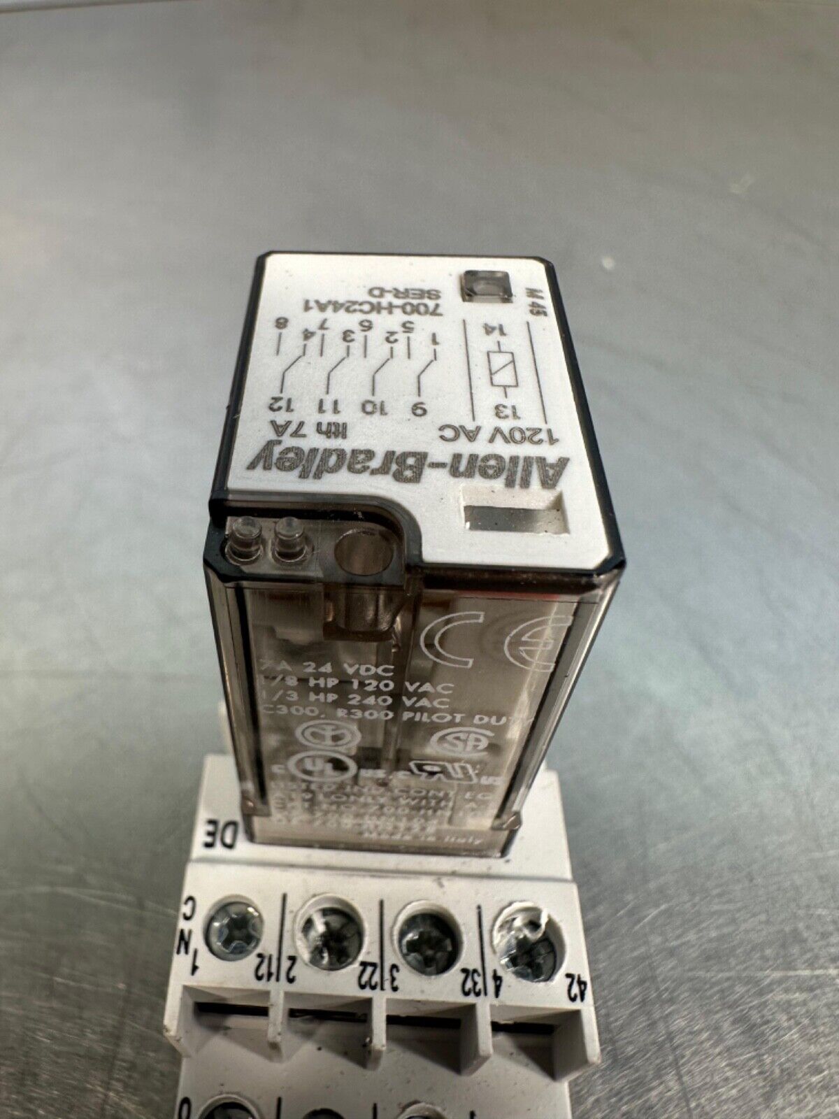 Allen Bradley 700-HC24A1 Relay w/ 700-HN103 Base (4D-24)