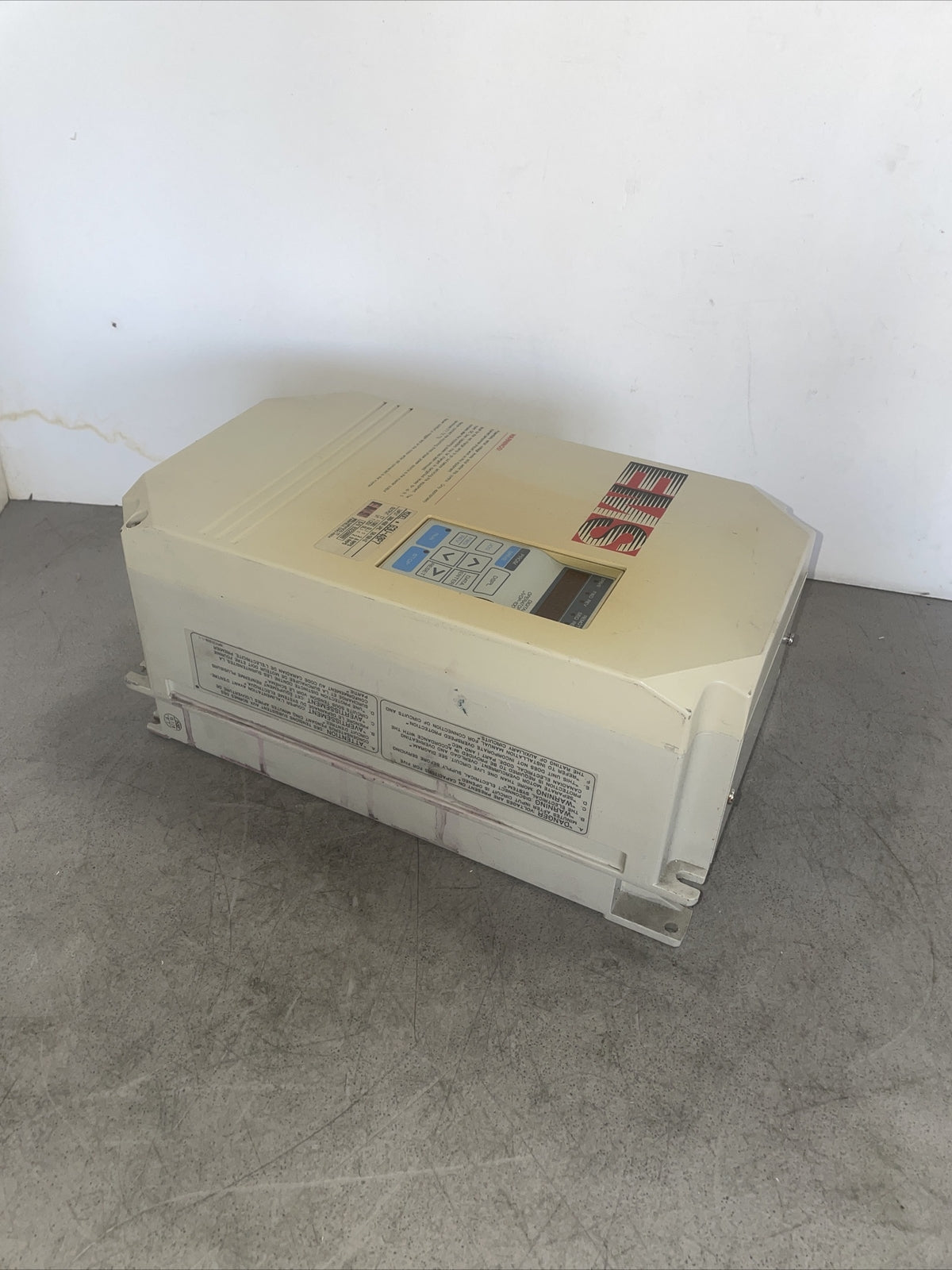 EMS DRIVE CIMR-G3U40P7 380-460V @3A