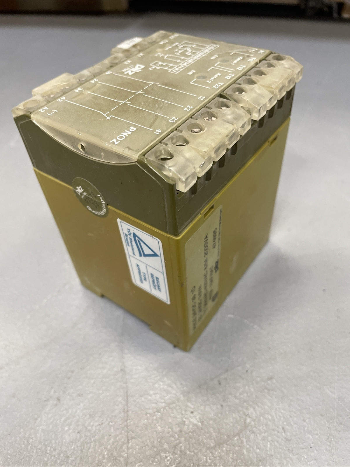 Pilz 17753 PNOZ 24VDC 3S 10 Isolation Safety Relay 2B(BIN4.4.3)