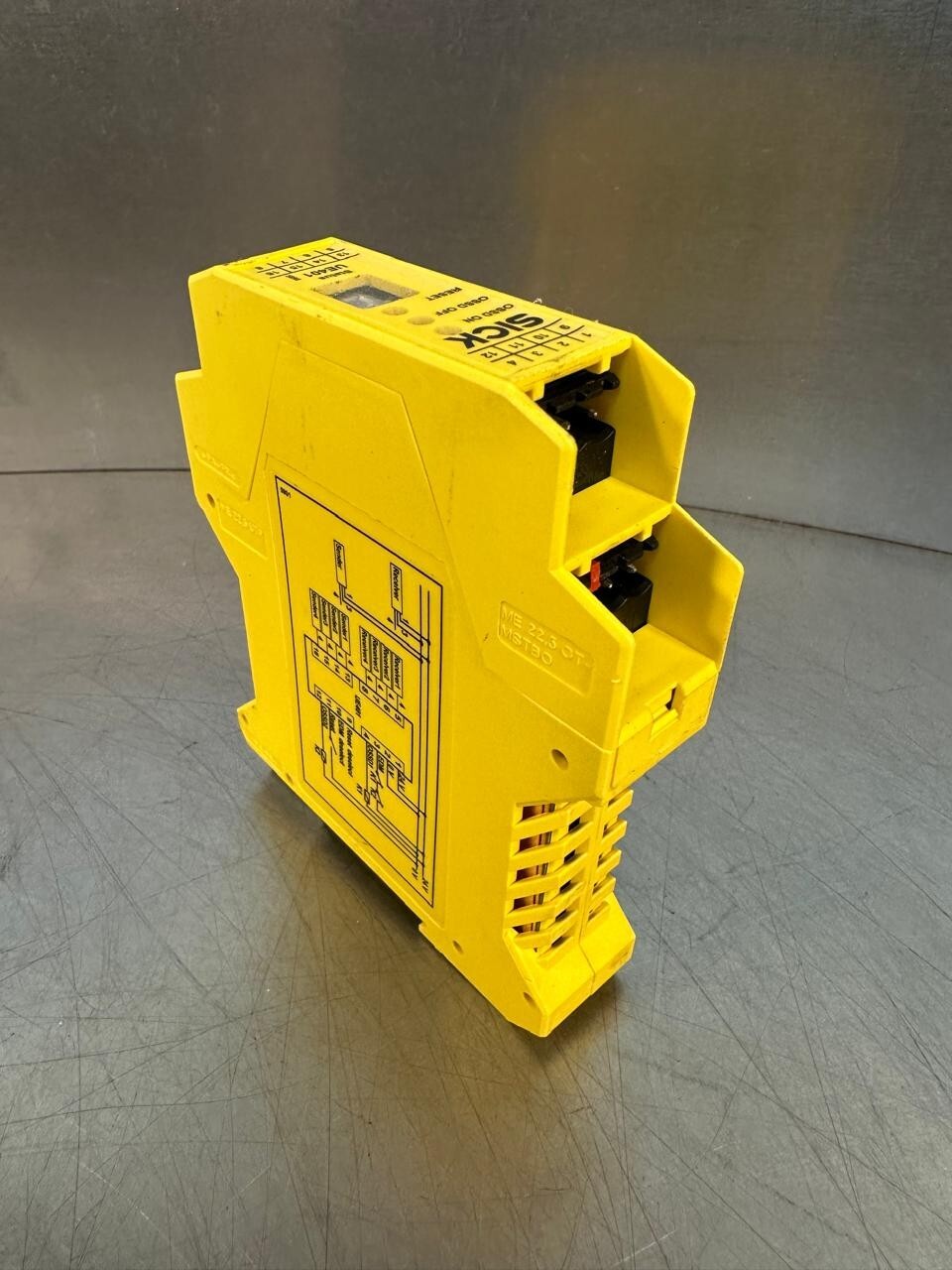 Sick AG D-79183 UE401-A0010   ID: 6027343                         (7.2.4)