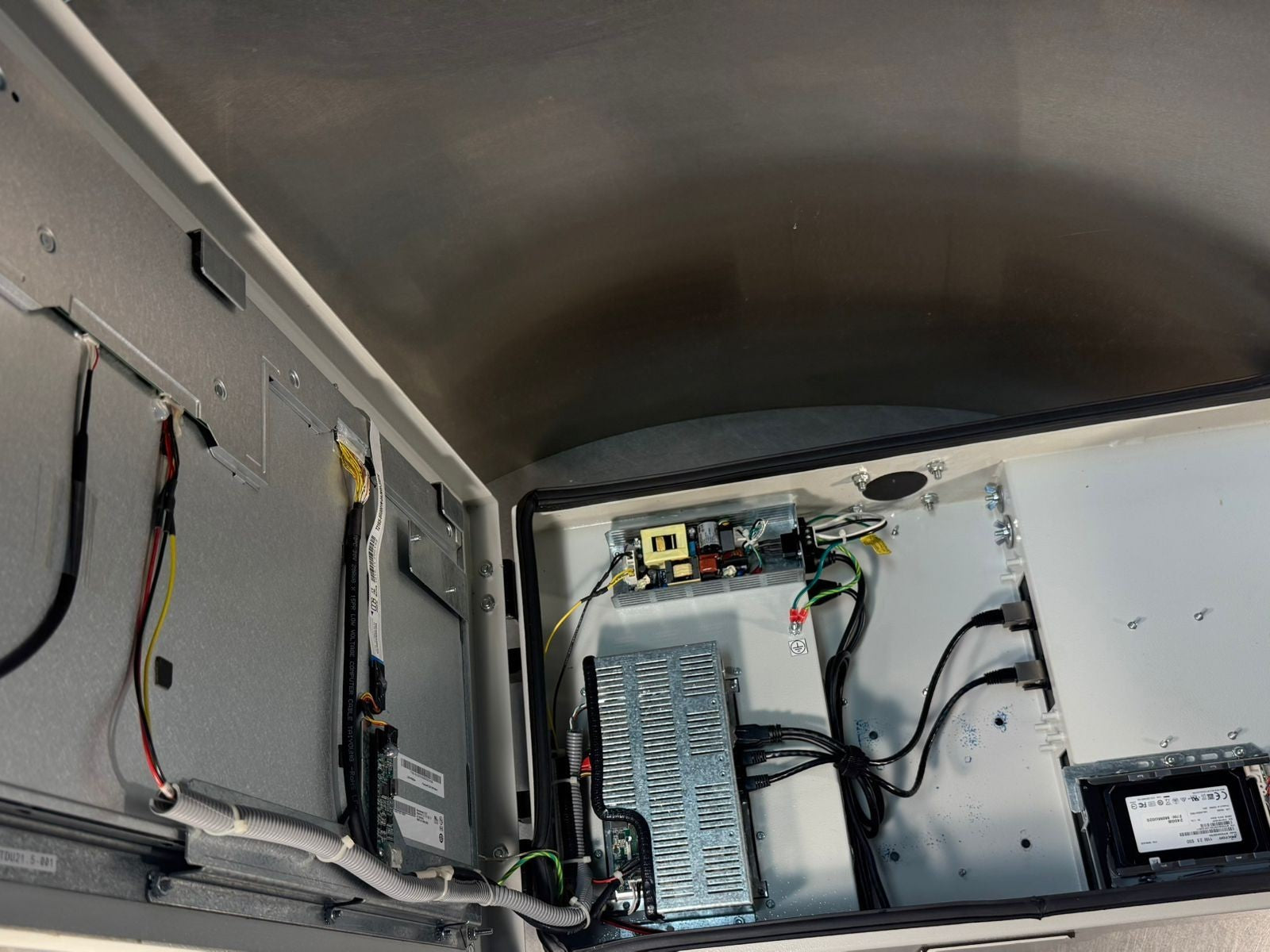 Dynics EW22PTAJD1AW76TEBXC 100-240VAC 50-60Hz 1A                  (10.6.5)
