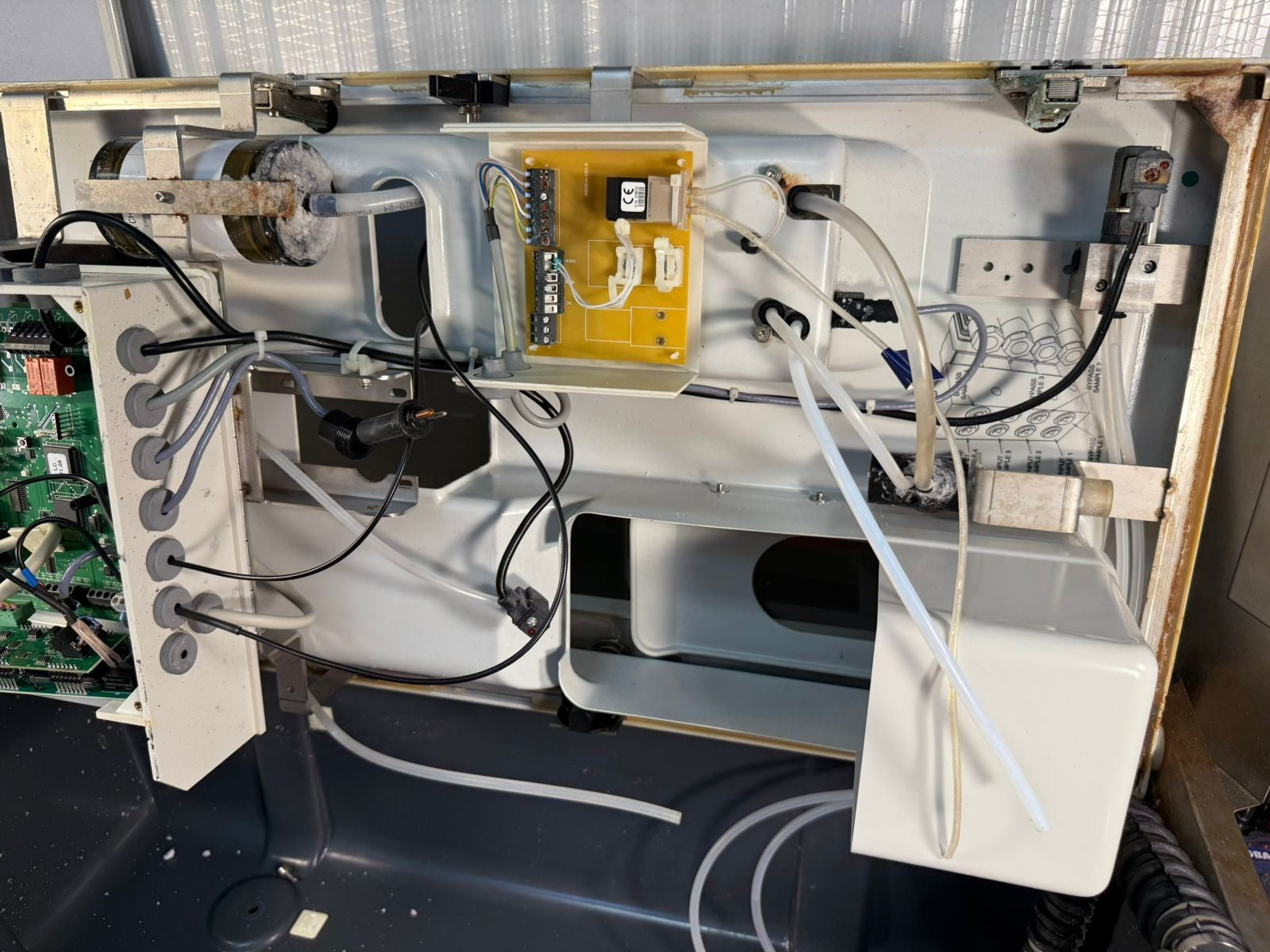 Hach Polymetron 9245 (Z_09245=A=0101) 100-240V 50-60Hz 80Va (12.6.6)