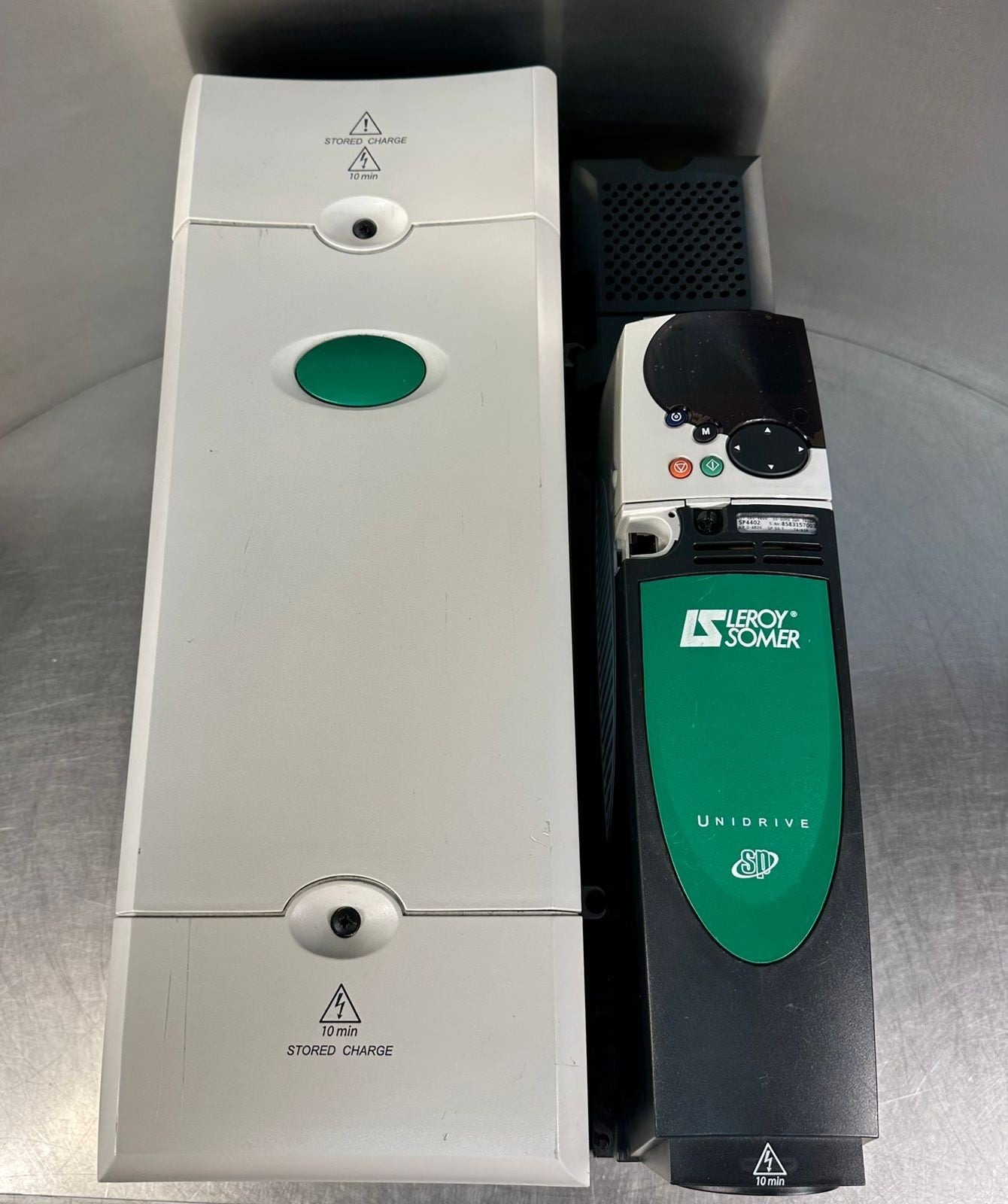 Leroyy Somer Unidrive SP4402 37/45Kw I/P 380-480V 50-60Hz 3Ph    (10.6.5)