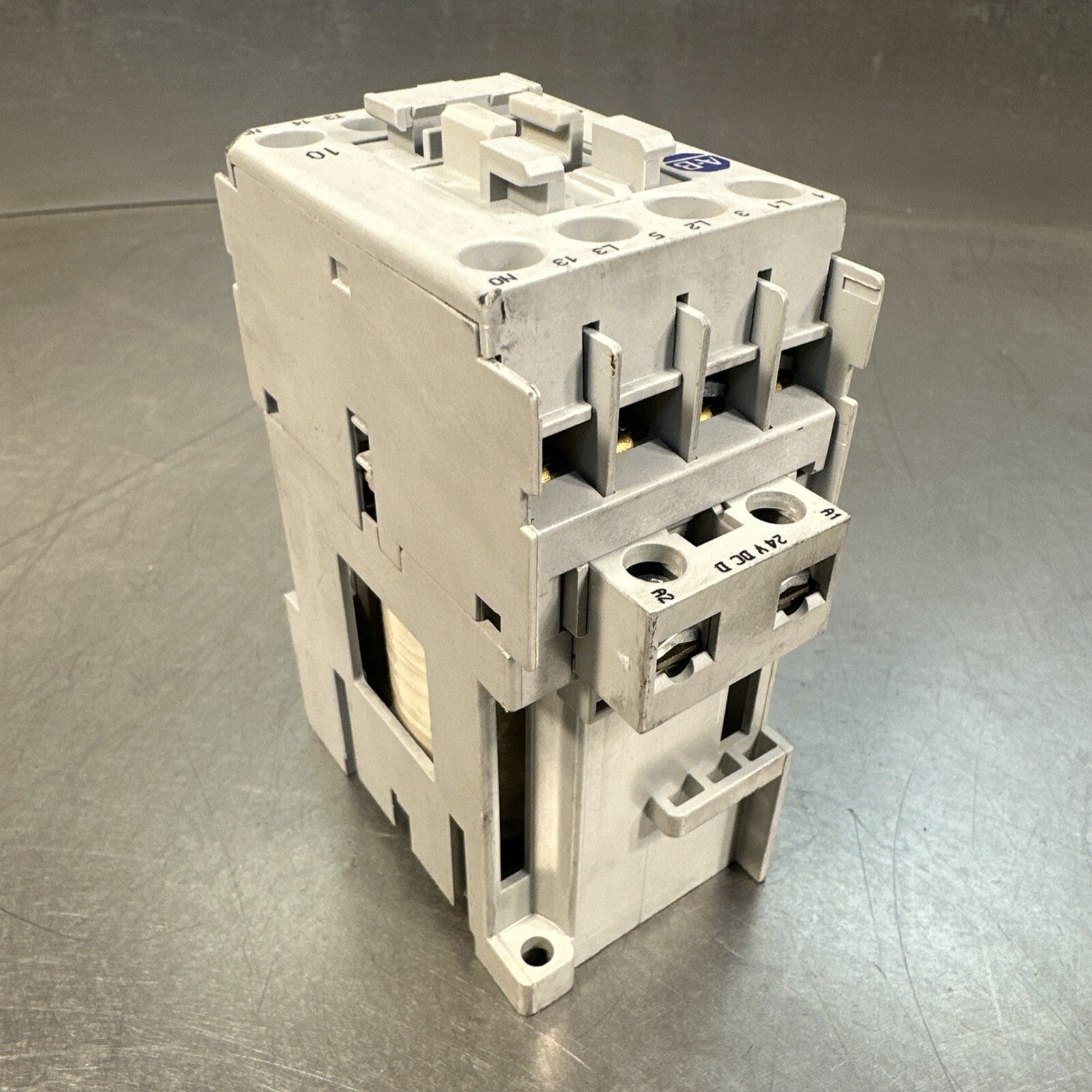 100-C09D*10 ALLEN-BRADLEY (BIN-1.4.5)