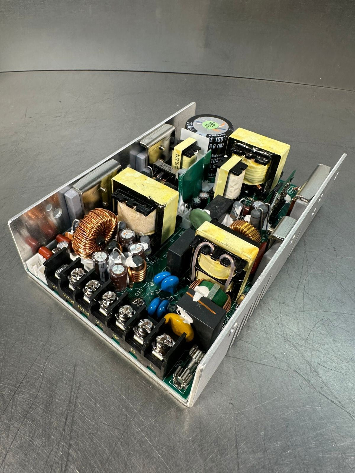 Aps APS302RDU-2490 REV:B 100-240V (~) 47-63HZ 6AMAX APS302RDU (7.2.3)