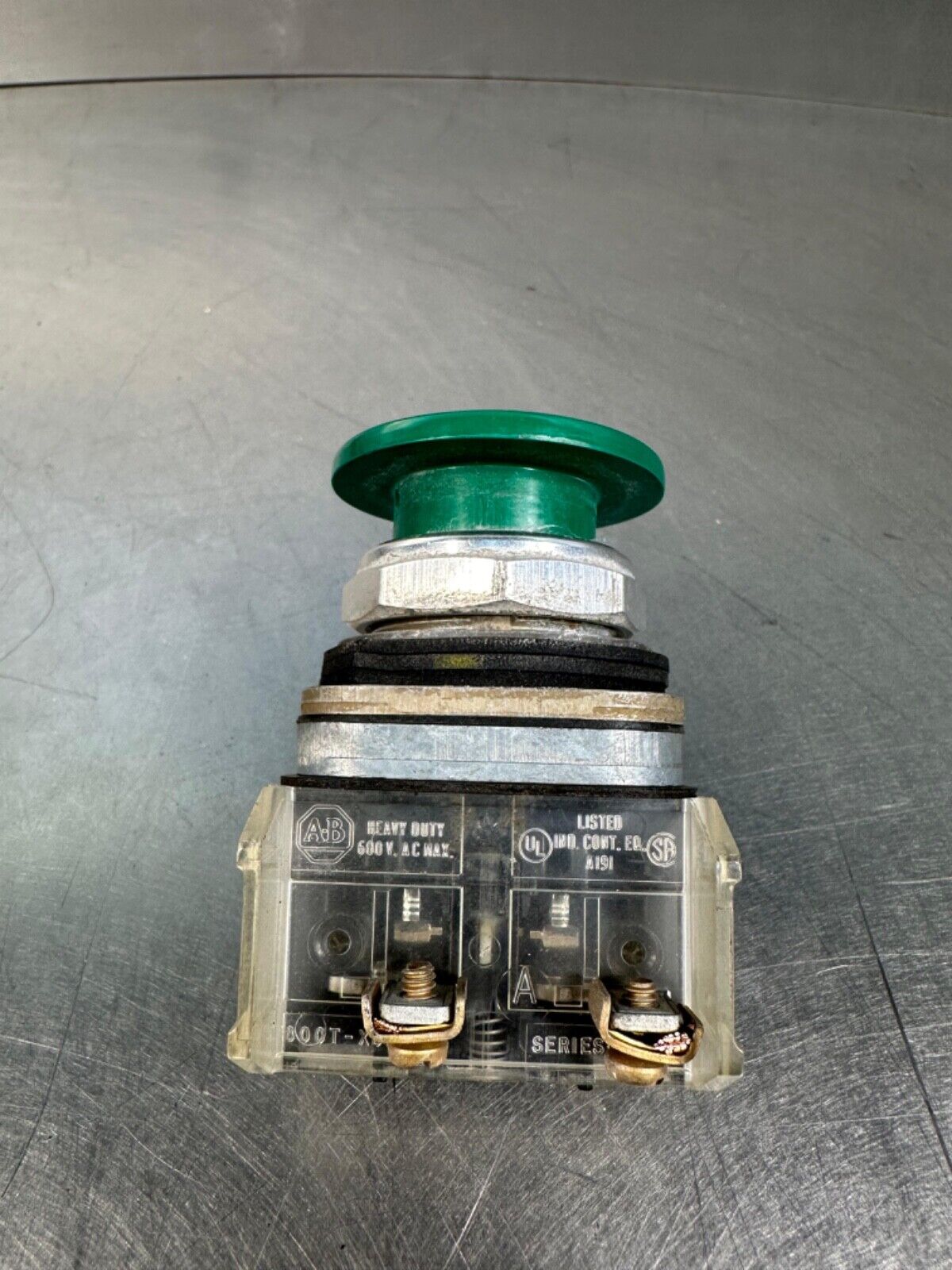 Allen Bradley 800T-D1 Ser. N  Greem Botom  (4c-39)